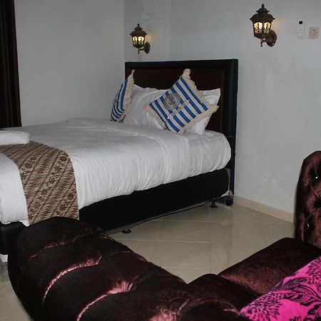 Renaya Griya Hotel Salakan Luaran gambar
